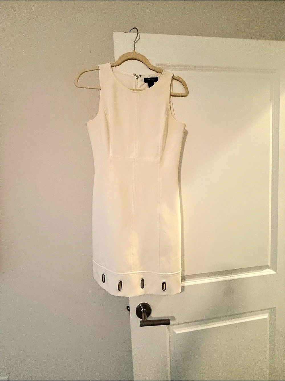 White House Black Market Sleeveless Mini Dress in White Size 0 Like New